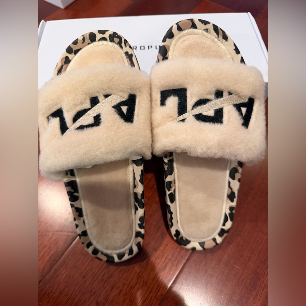 New in Box APL Shearling Slide in Black and Leopard Size 7 Women’s